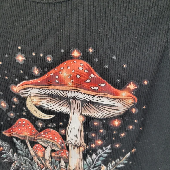 Romwe Women's S Black Cropped Tank Red Amanita Mushroom Graphic - Picture 3 of 4